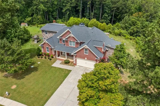 a view of empty room with wooden floor and ceiling fan