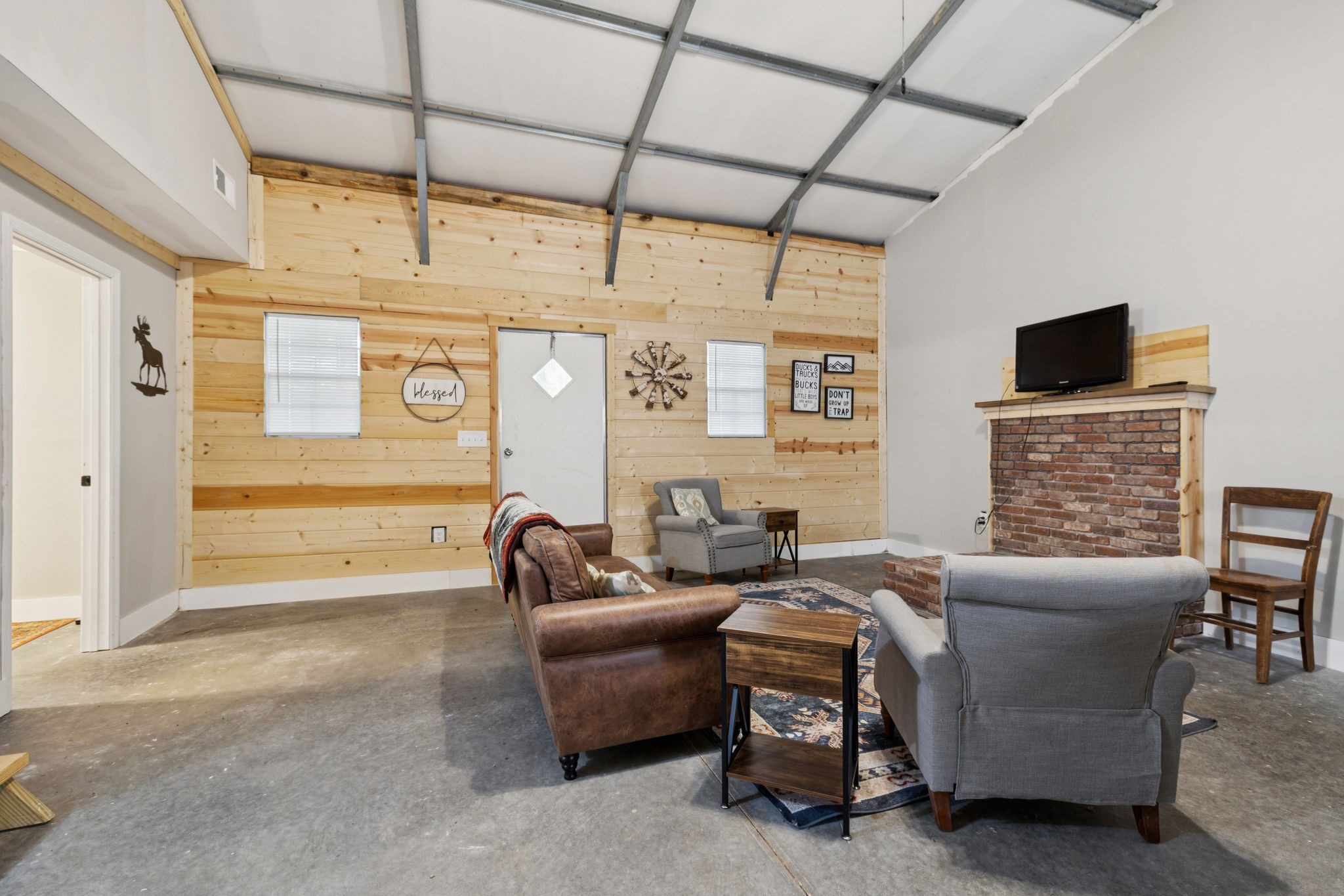 1399 Roberts Creek Road Waverly, TN 37185 - Photo 6 of 42 a living room with furniture