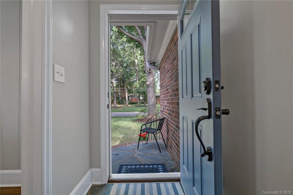 5511 Seacroft Road Charlotte, NC 28210 - Photo 3 of 28 Gallery Image 3