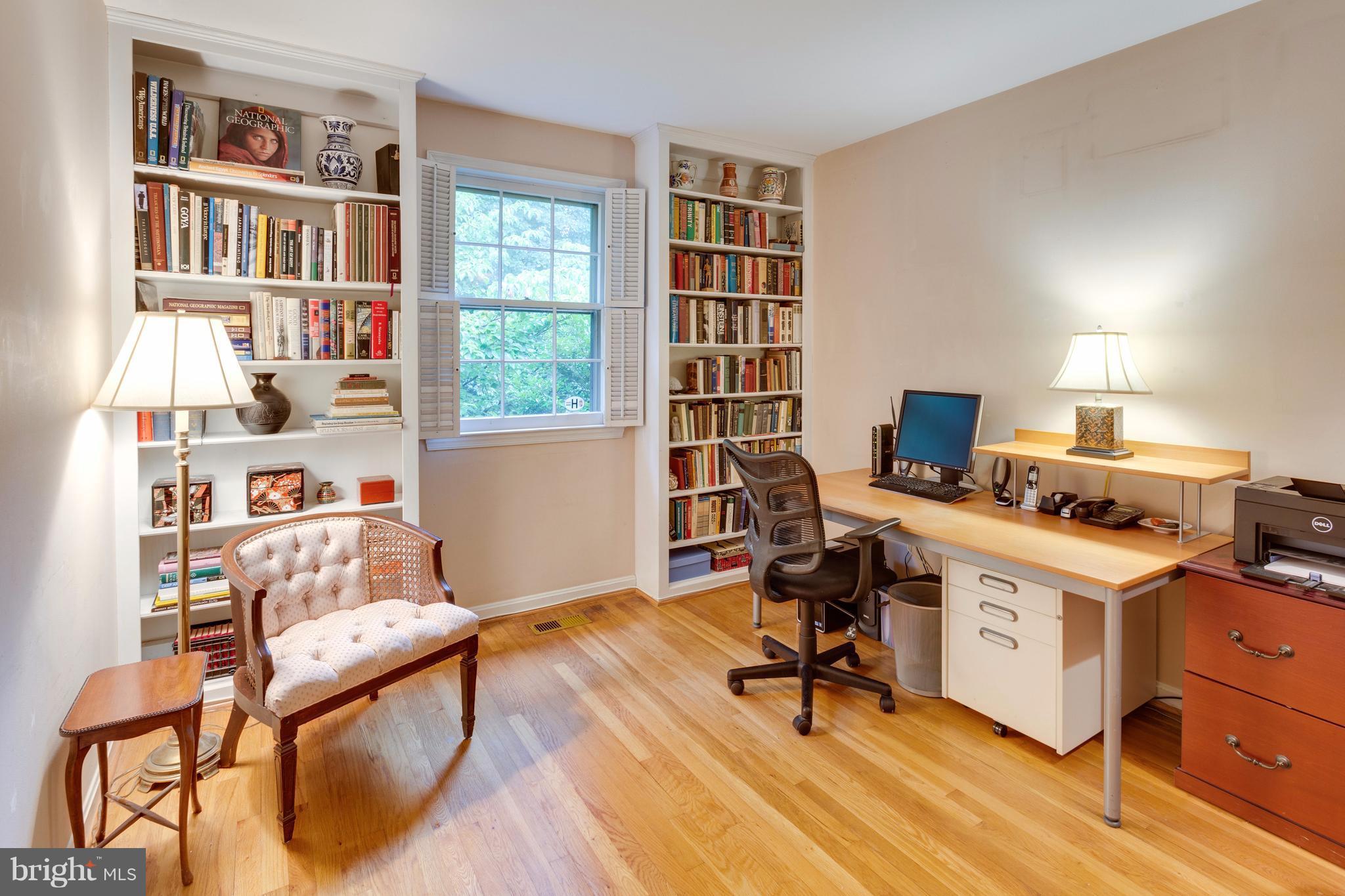 9700 Ranger Road Fairfax, VA 22030 - Photo 16 of 30 Elegant, handy built-in bookcases