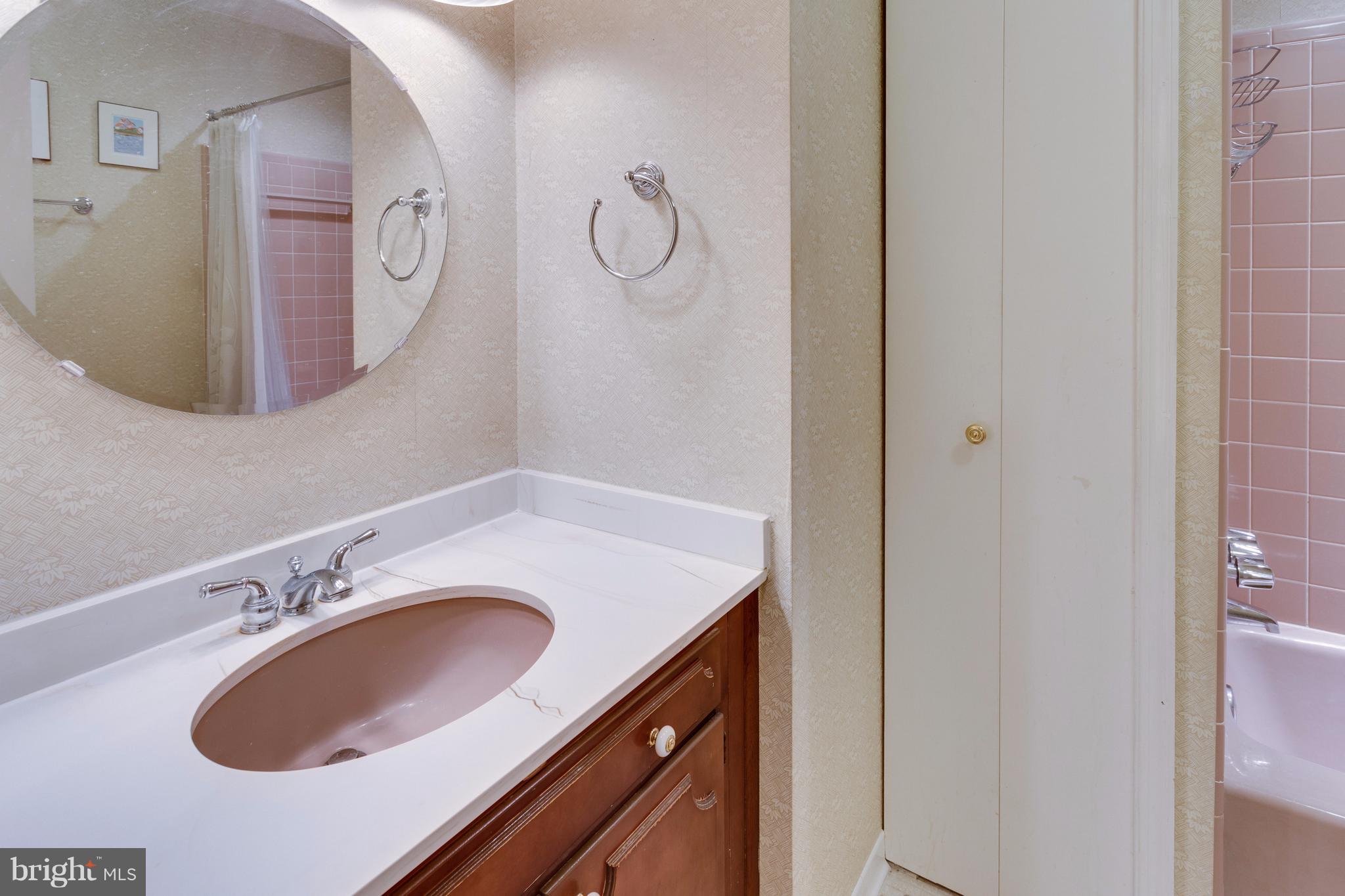 9700 Ranger Road Fairfax, VA 22030 - Photo 17 of 30 Hall bath w/extra linen closet - hall closet too!