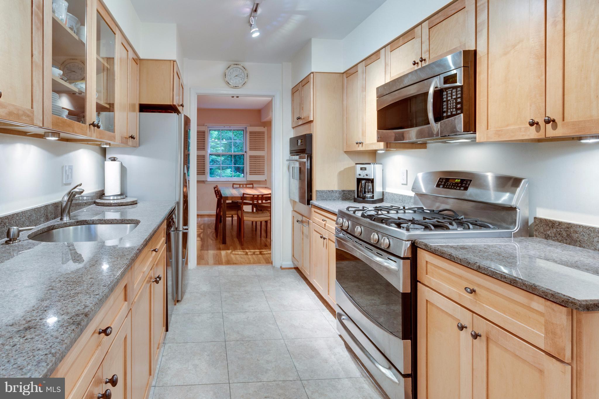 9700 Ranger Road Fairfax, VA 22030 - Photo 5 of 30 Upscale cabinets & pantry w/pull out drawers