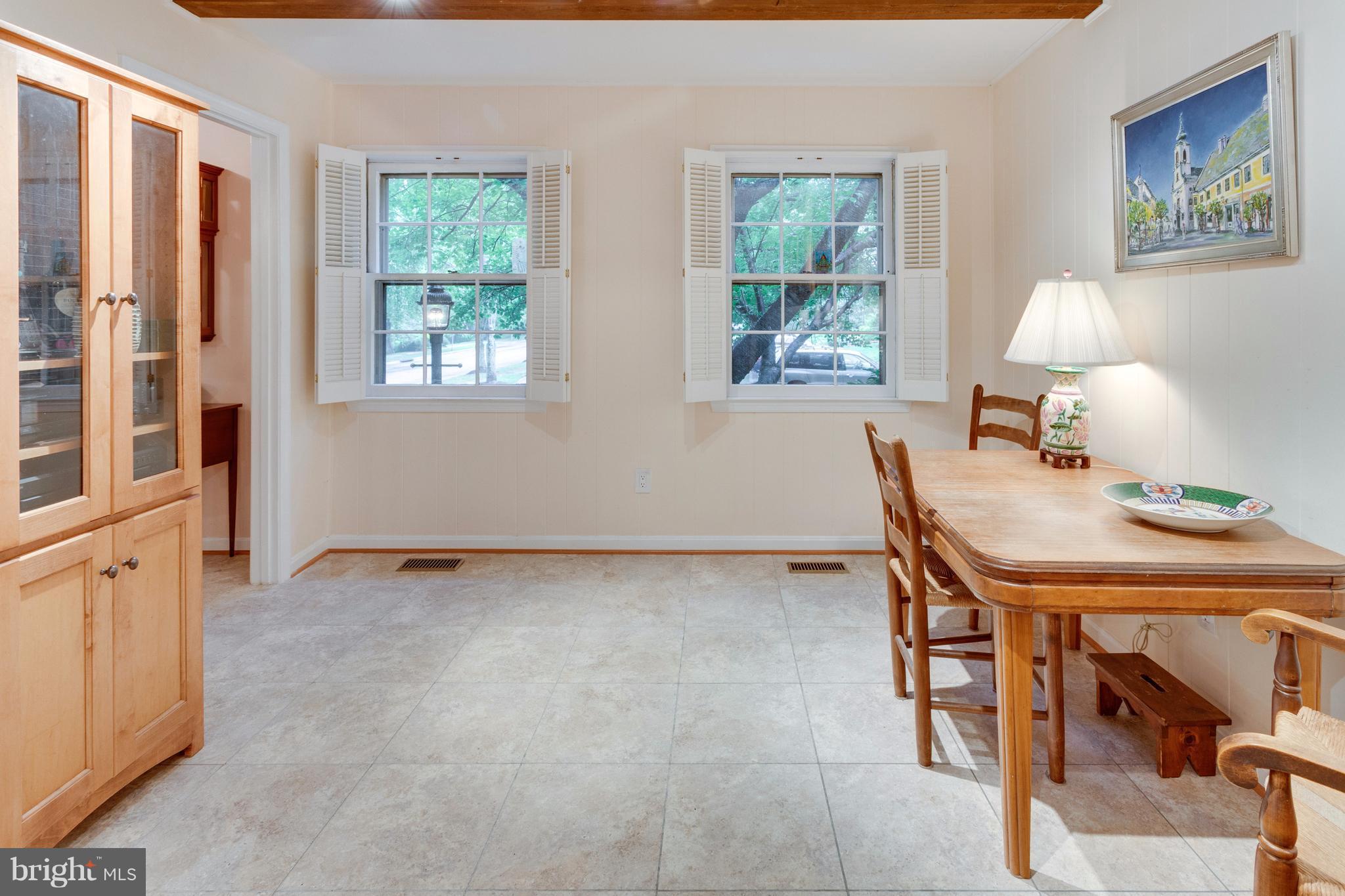 9700 Ranger Road Fairfax, VA 22030 - Photo 6 of 30 Room for a crowd - extra cabinet conveys!