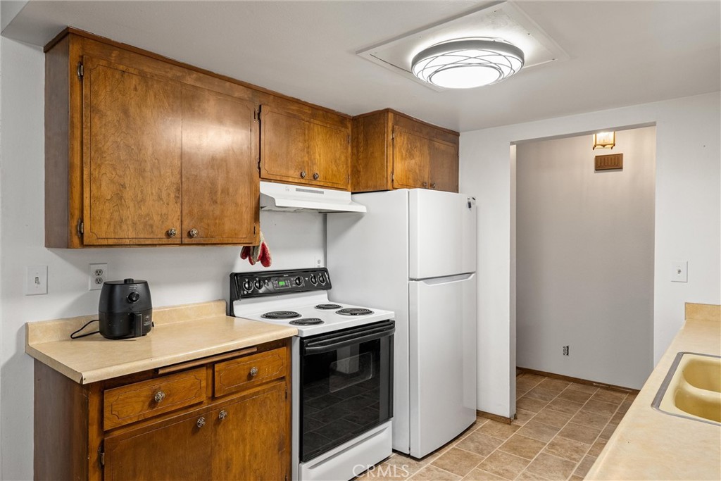 15353 Forest Ranch Way Forest Ranch, CA 95942 - Photo 20 of 47 a kitchen with stainless steel appliances a refrigerator a stove a sink and a cabinets