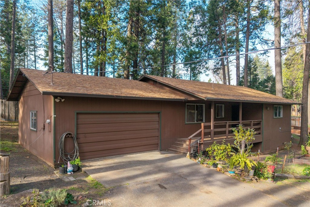 15353 Forest Ranch Way Forest Ranch, CA 95942 - Photo 26 of 47 a backyard of a house with table and chairs
