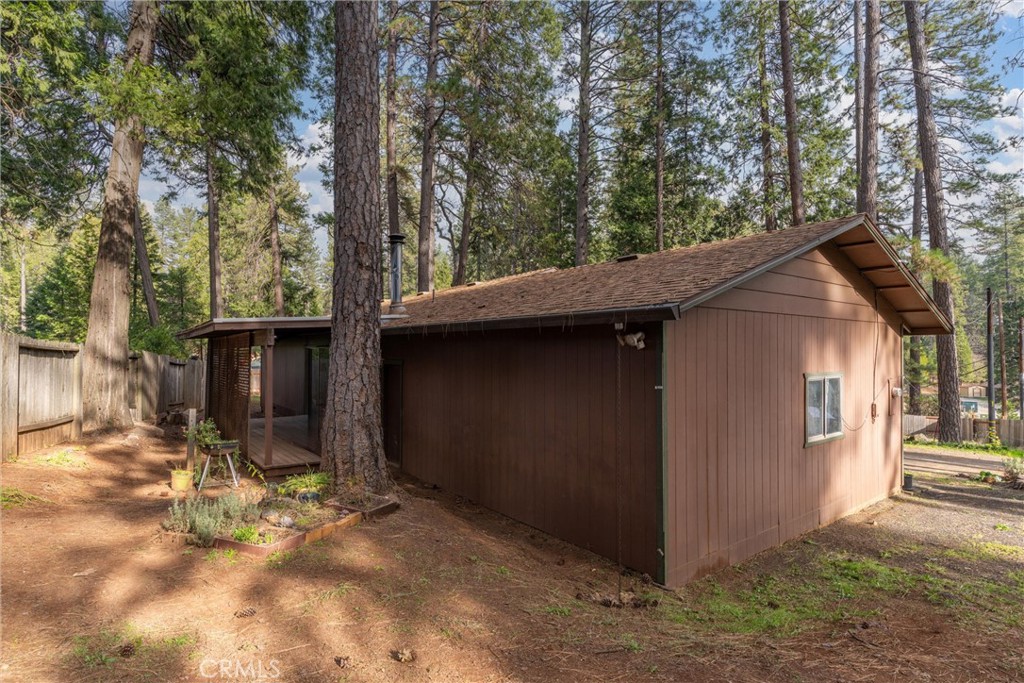 15353 Forest Ranch Way Forest Ranch, CA 95942 - Photo 30 of 47 a backyard of a house with lots of green space