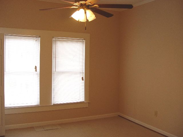 145 Tokeena Road Seneca, SC 29678 - Photo 8 of 9 Gallery Image 8