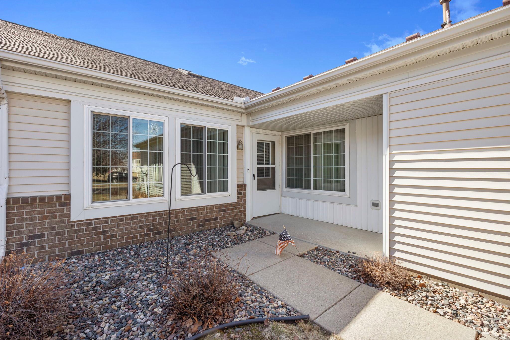 15722 Finesse Way St. Paul, MN 55124 - Photo 3 of 32