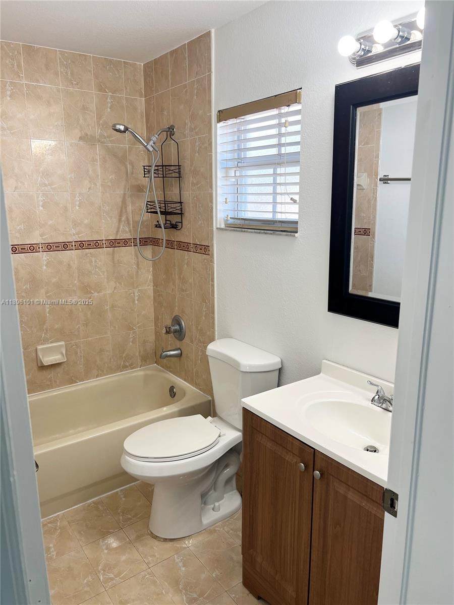 11371 Southwest 246th Terrace Homestead, FL 33032 - Photo 14 of 15