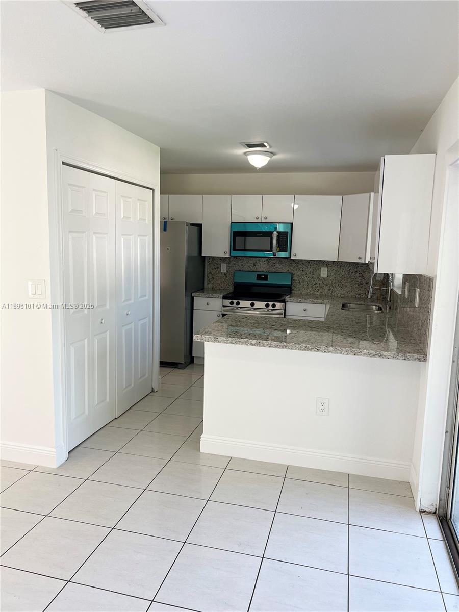 11371 Southwest 246th Terrace Homestead, FL 33032 - Photo 7 of 15