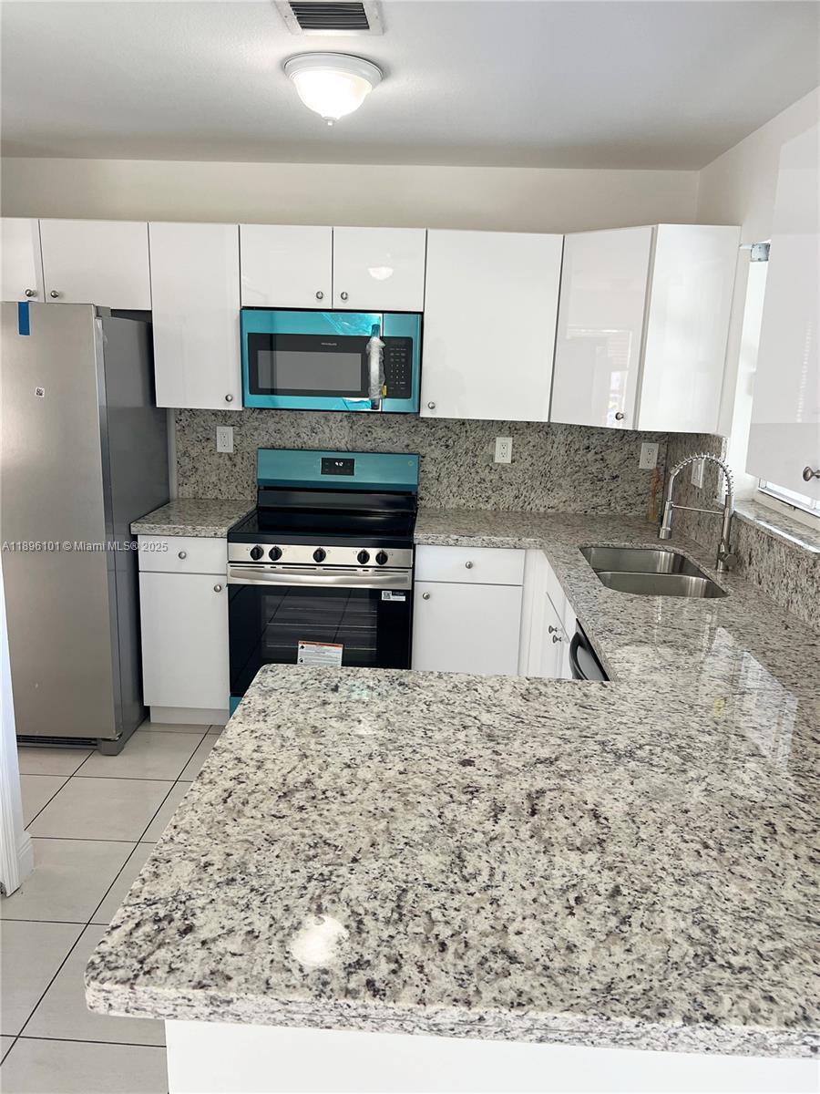 11371 Southwest 246th Terrace Homestead, FL 33032 - Photo 8 of 15