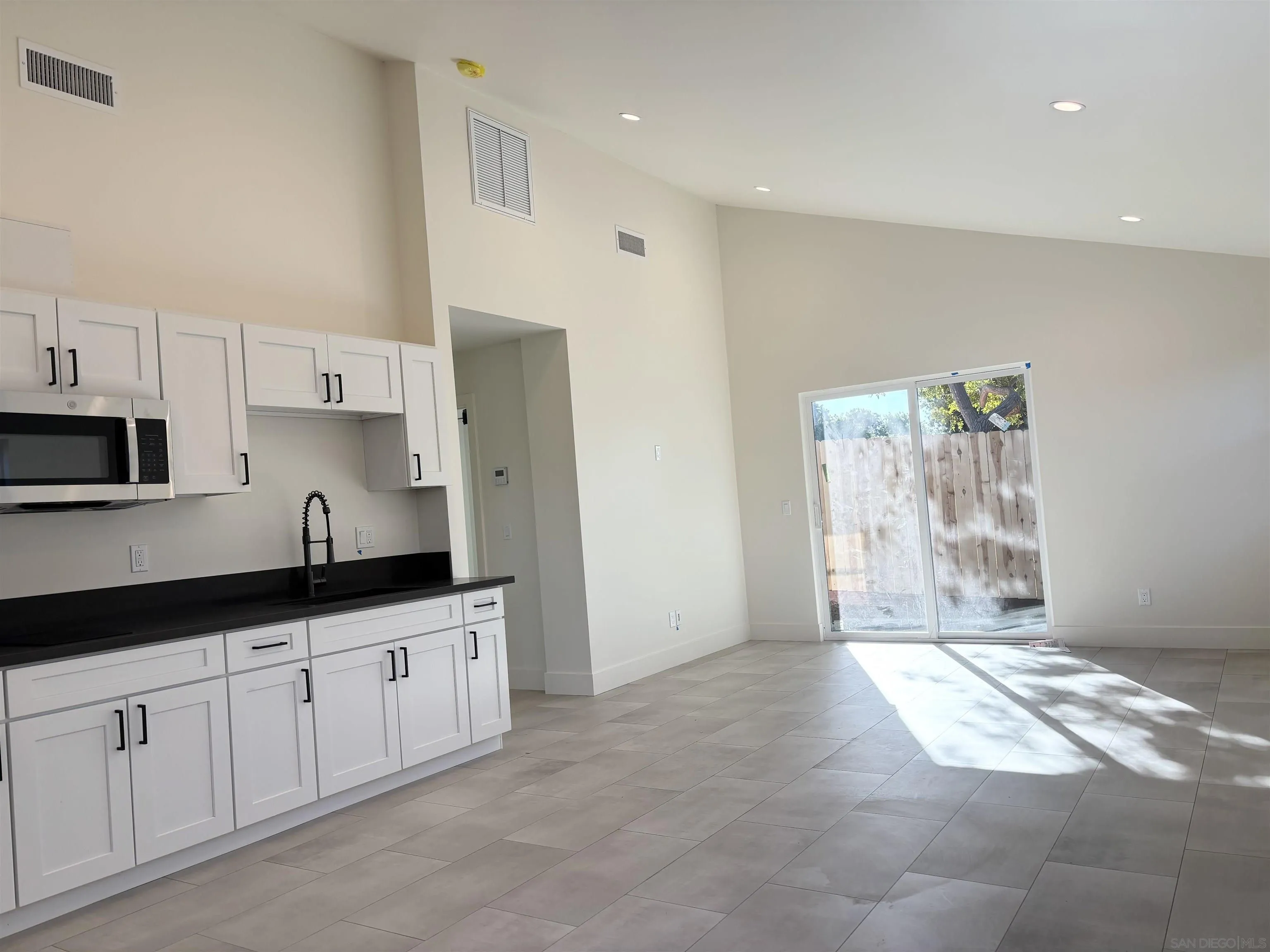 931-937 Regal Road Encinitas, CA 92024 - Photo 15 of 24
