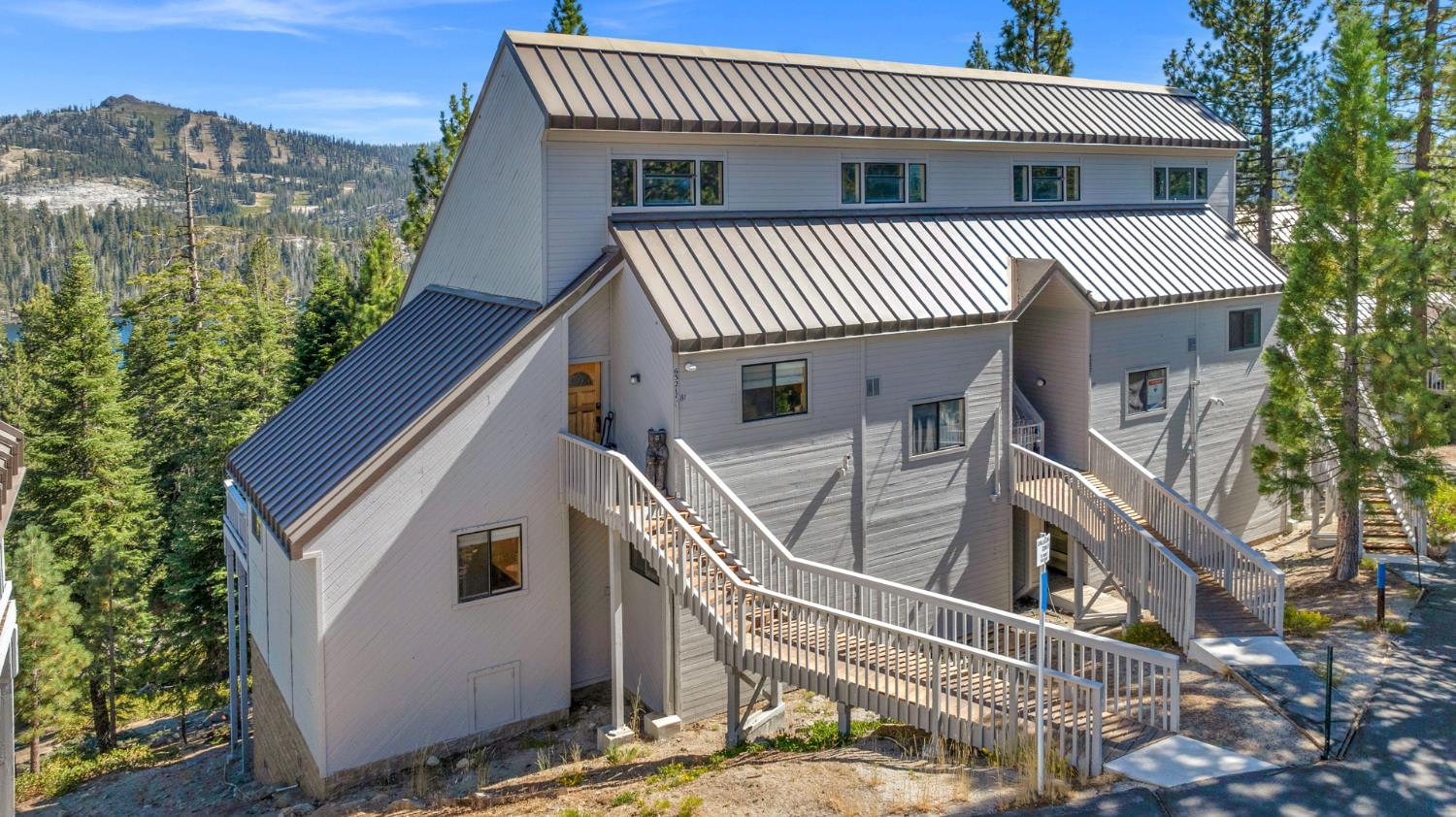 63217 Huntington Vista Road, Unit 81 Mono Hot Springs, CA 93642 - Photo 18 of 53 a front view of a house
