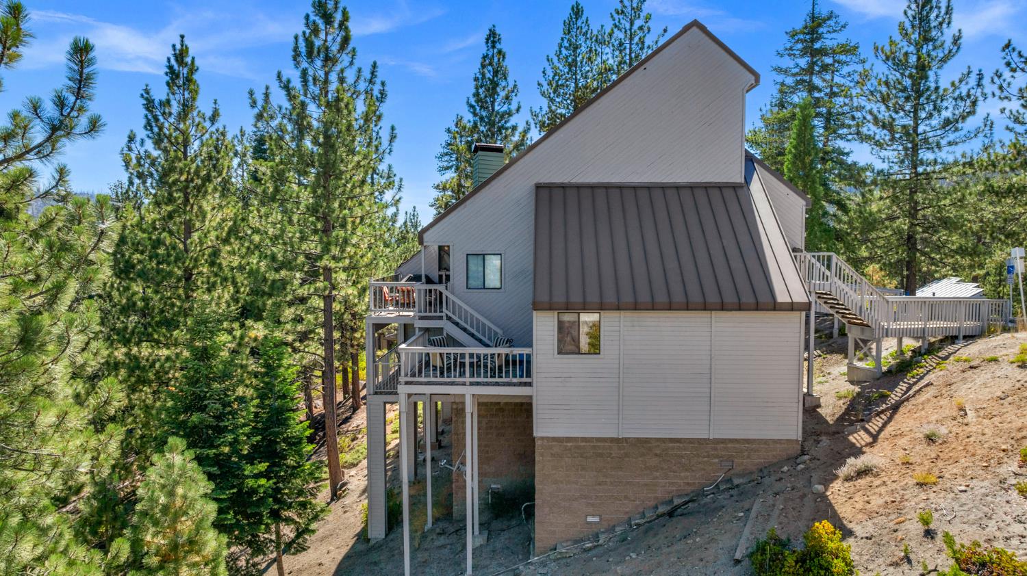 63217 Huntington Vista Road, Unit 81 Mono Hot Springs, CA 93642 - Photo 19 of 53 an aerial view of a house with a yard