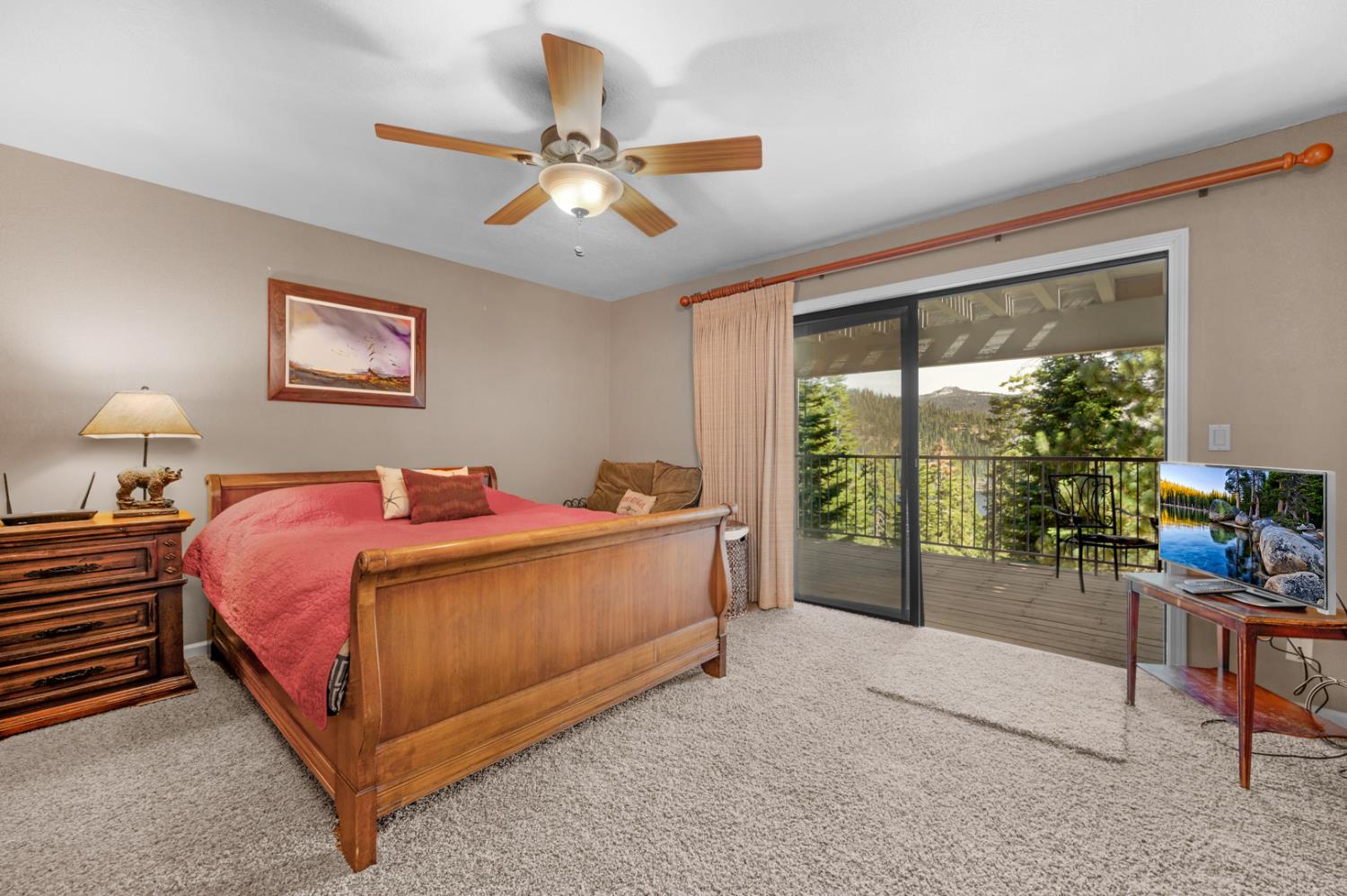 63217 Huntington Vista Road, Unit 81 Mono Hot Springs, CA 93642 - Photo 44 of 53 a bed room with a bed and a chandelier