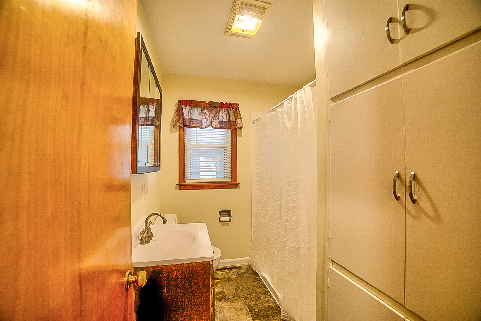 912 East Locust Street Watseka, IL 60970 - Photo 11 of 18 a bathroom with a sink and shower