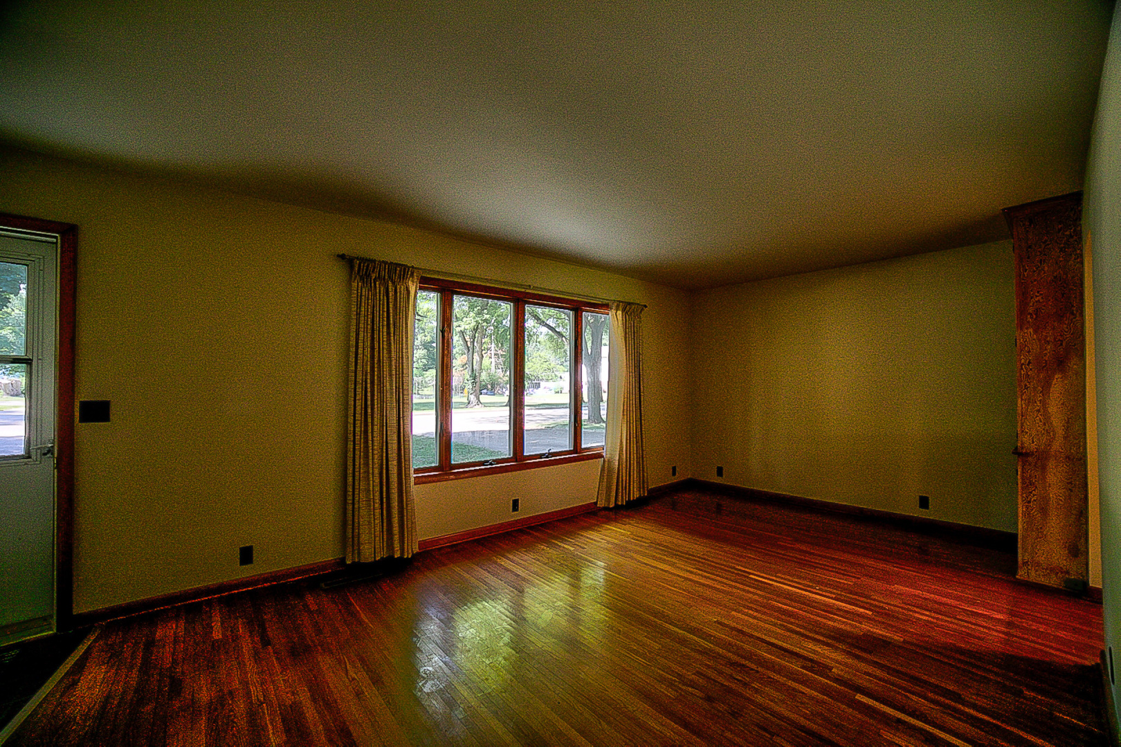 912 East Locust Street Watseka, IL 60970 - Photo 16 of 18 an empty room with wooden floor and windows