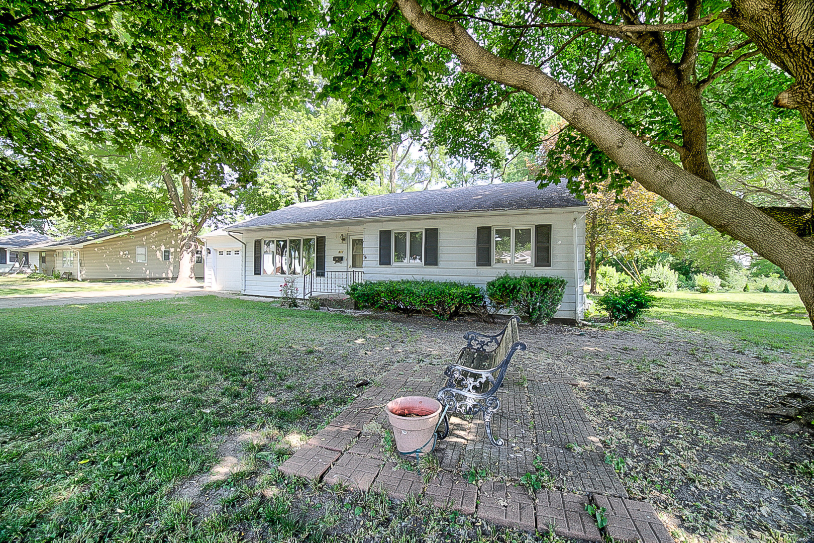 912 East Locust Street Watseka, IL 60970 - Photo 2 of 18 a view of a house with backyard sitting area and garden