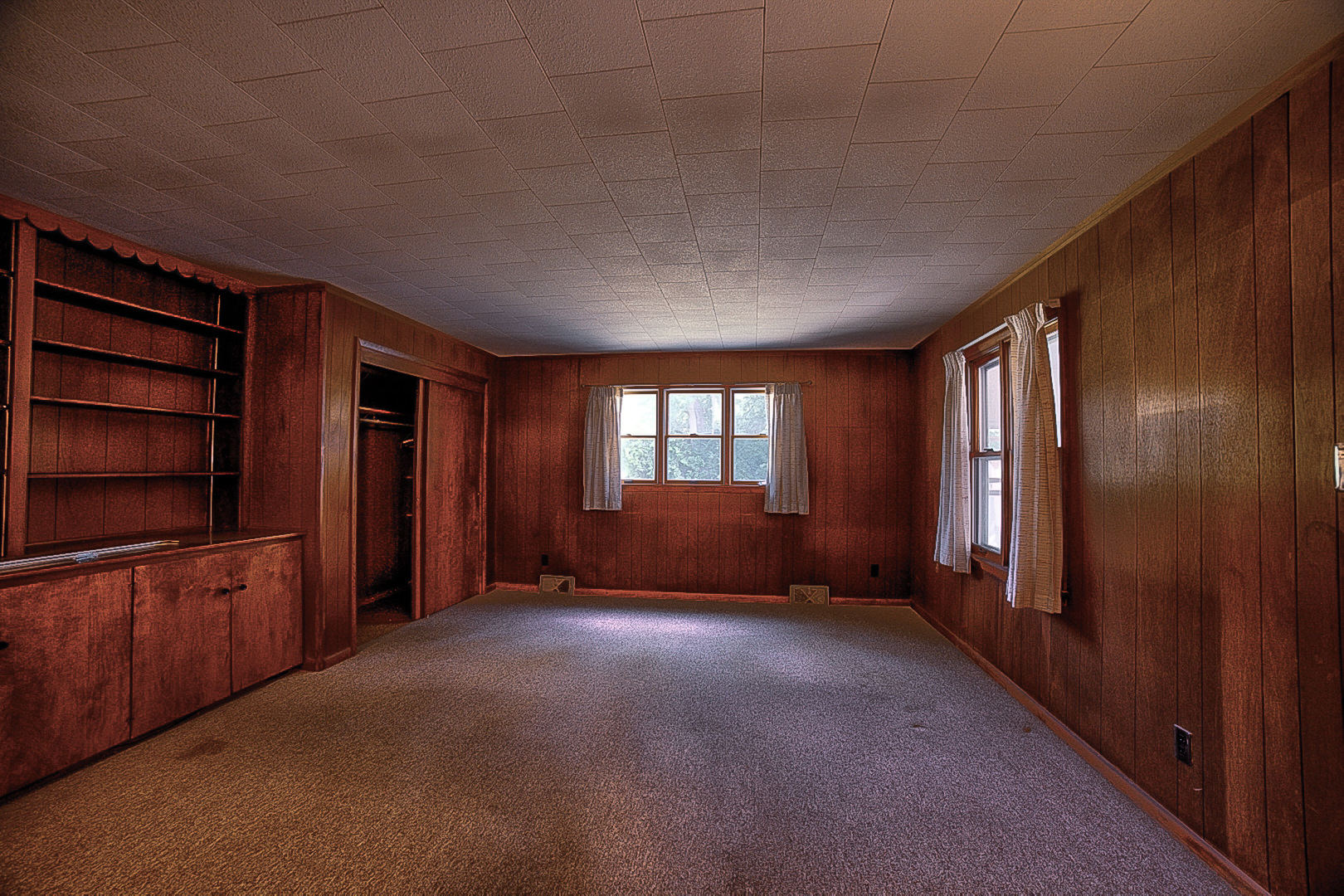 912 East Locust Street Watseka, IL 60970 - Photo 8 of 18 a view of empty room with wooden floor and fan