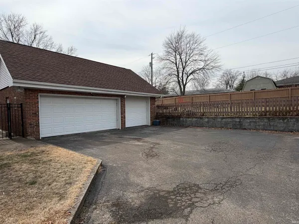 $279,000 | 1014 North Vine Street, Boonville, IN 47601