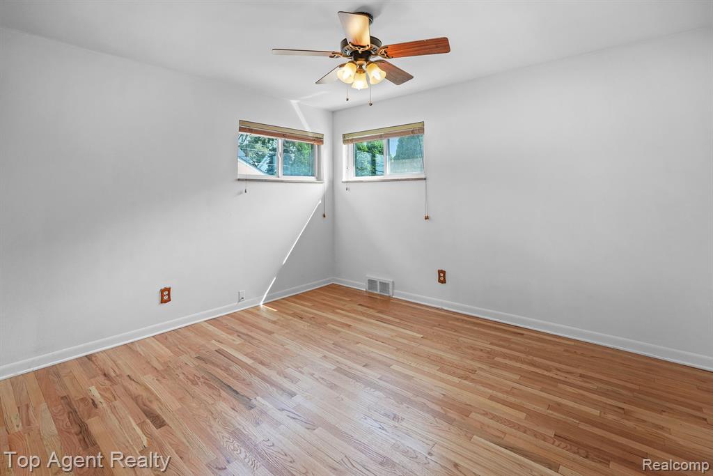 8057 Dale Center Line, MI 48015 - Photo 12 of 24
