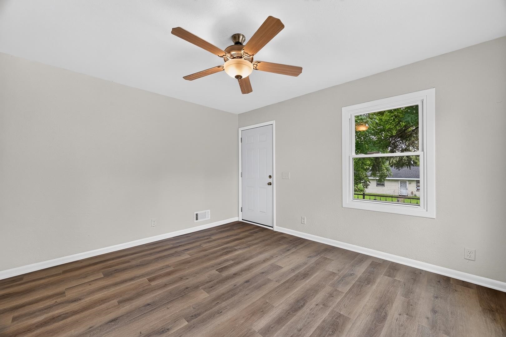 941 Ridgewood Way Madison, WI 53713 - Photo 5 of 33