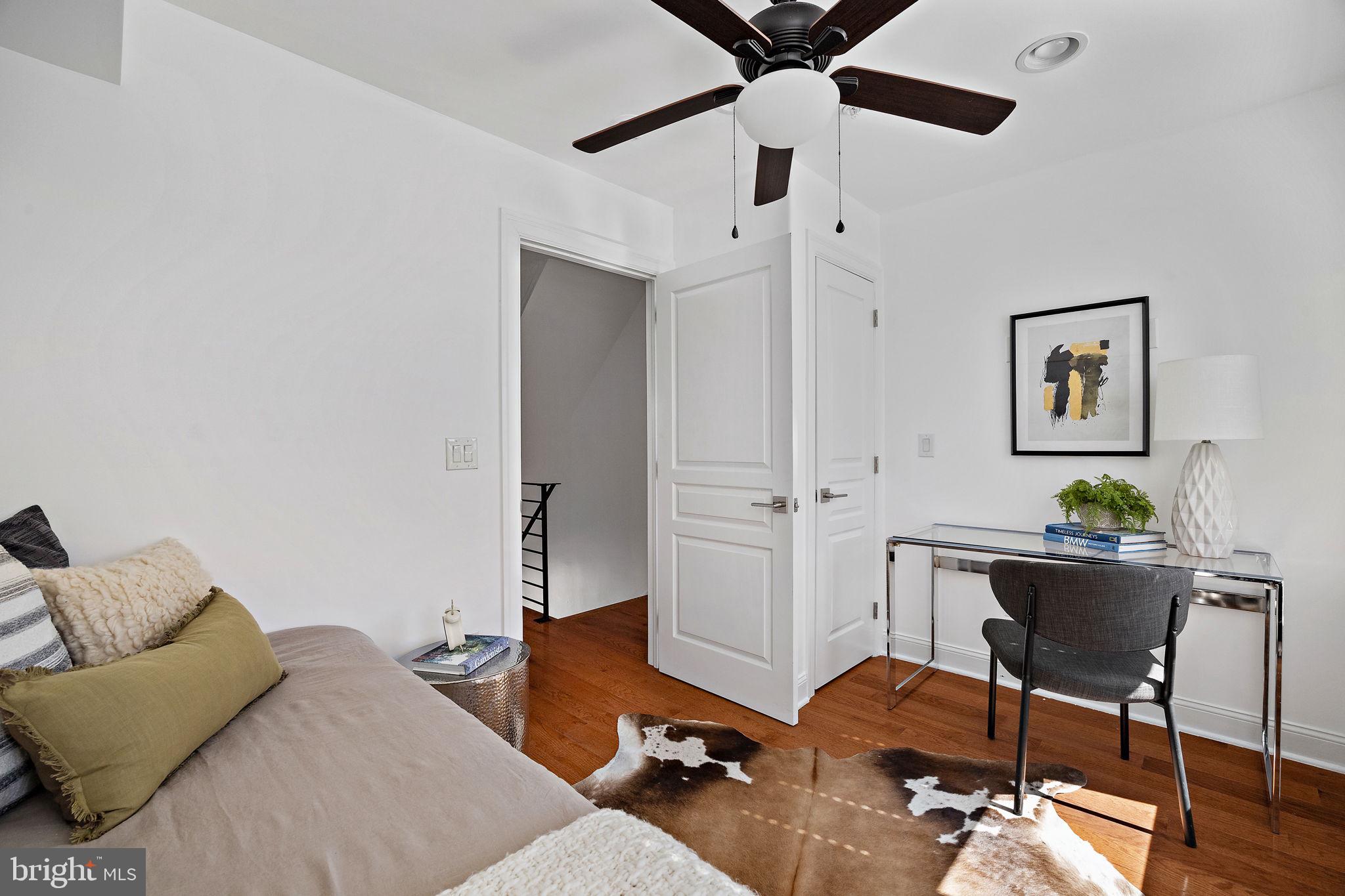 432 Mercy Street Philadelphia, PA 19148 - Photo 14 of 36 a workspace with furniture and wooden floor
