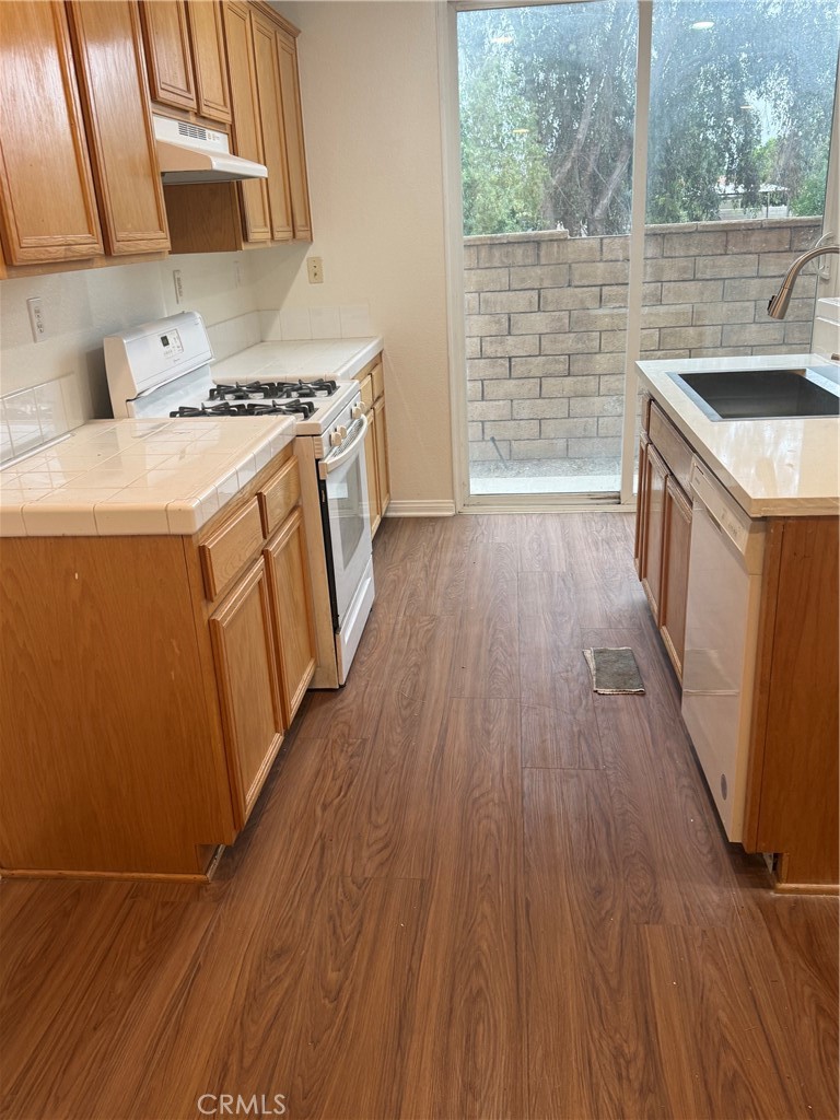 4420 Kristen Court Riverside, CA 92501 - Photo 13 of 39 GAS STOVE AAND OVEN ADDDITIONAL CABINETS