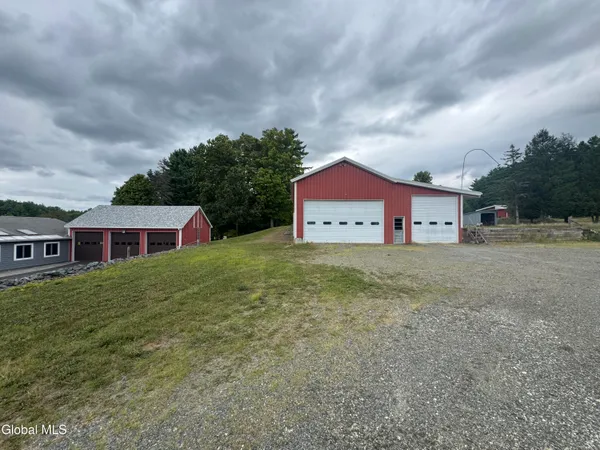 $800,000 | 474 Groveside Road, Pittstown, NY 12090