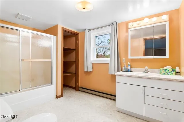 $800,000 | 474 Groveside Road, Pittstown, NY 12090