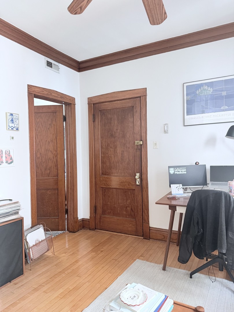 2223 West Iowa Street, Unit 2R Chicago, IL 60622 - Photo 3 of 20 a workspace with furniture and window