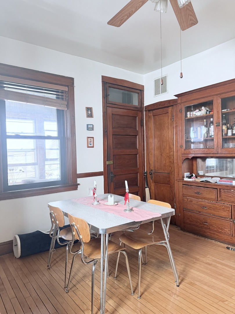 2223 West Iowa Street, Unit 2R Chicago, IL 60622 - Photo 7 of 20 a dining room with furniture and window