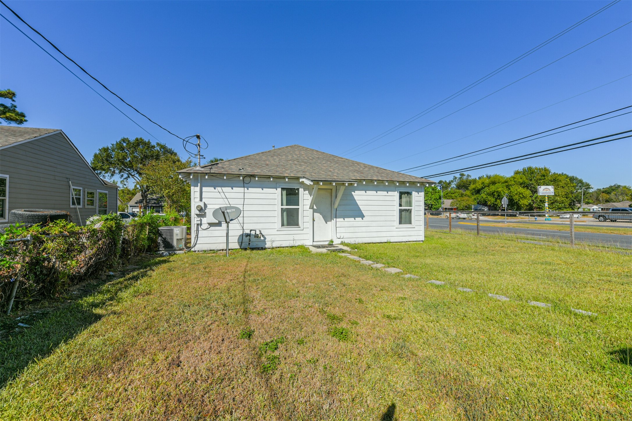 7546 Greendowns Street Houston, TX 77087 - Photo 30 of 33 a front view of a house with a yard