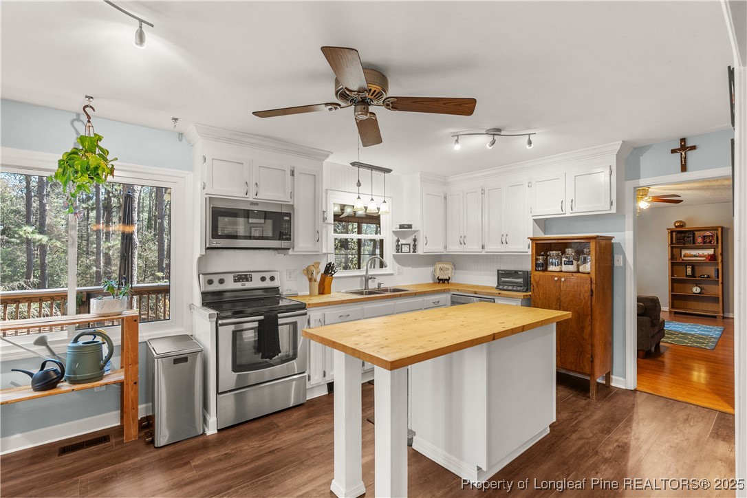 906 Robinwood Road Aberdeen, NC 28315 - Photo 10 of 38 Gallery Image 10