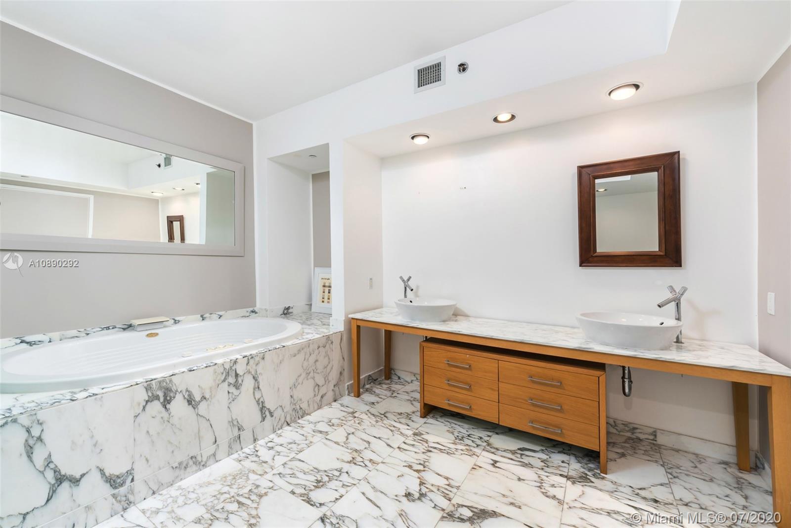 450 Alton Road, Unit 1705 Miami Beach, FL 33139 - Photo 13 of 31