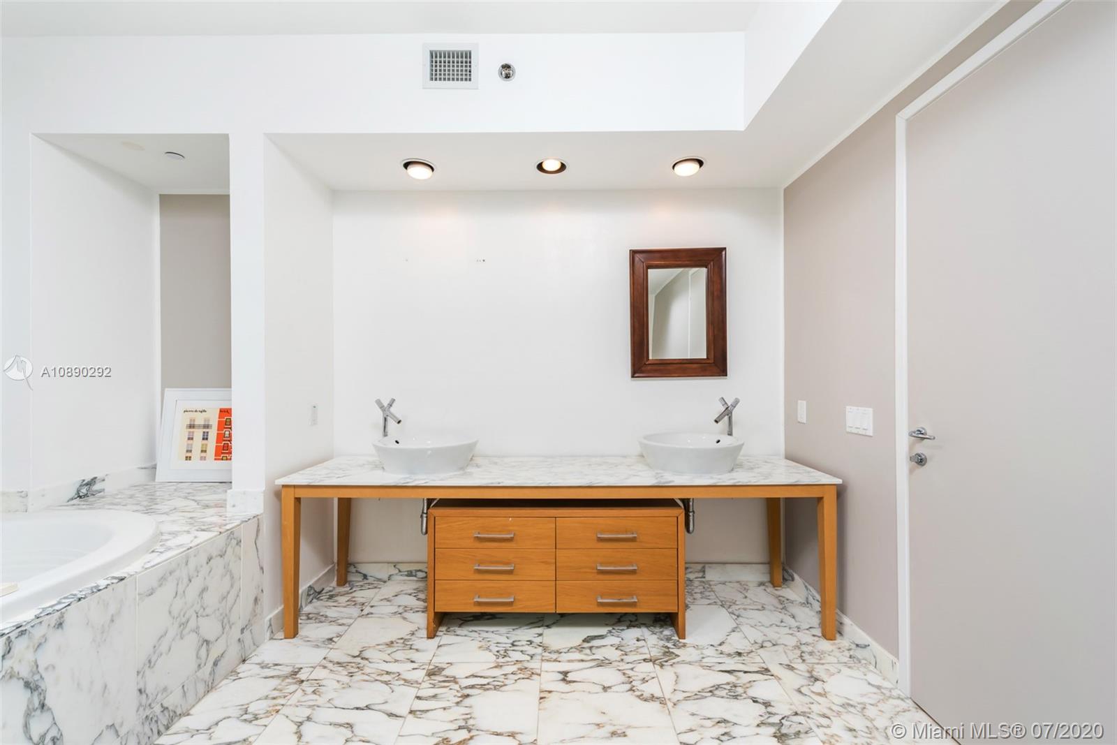 450 Alton Road, Unit 1705 Miami Beach, FL 33139 - Photo 14 of 31