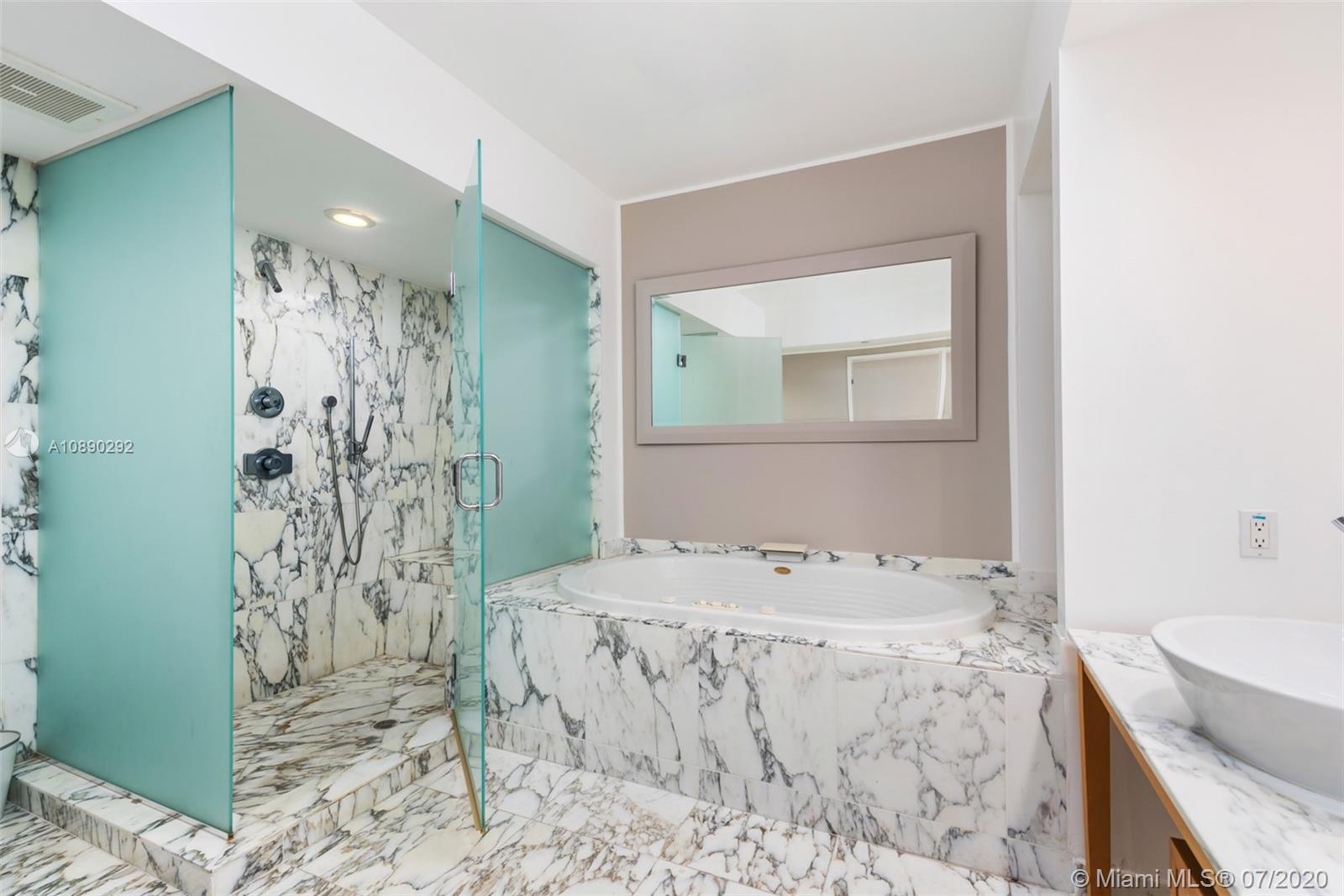 450 Alton Road, Unit 1705 Miami Beach, FL 33139 - Photo 15 of 31