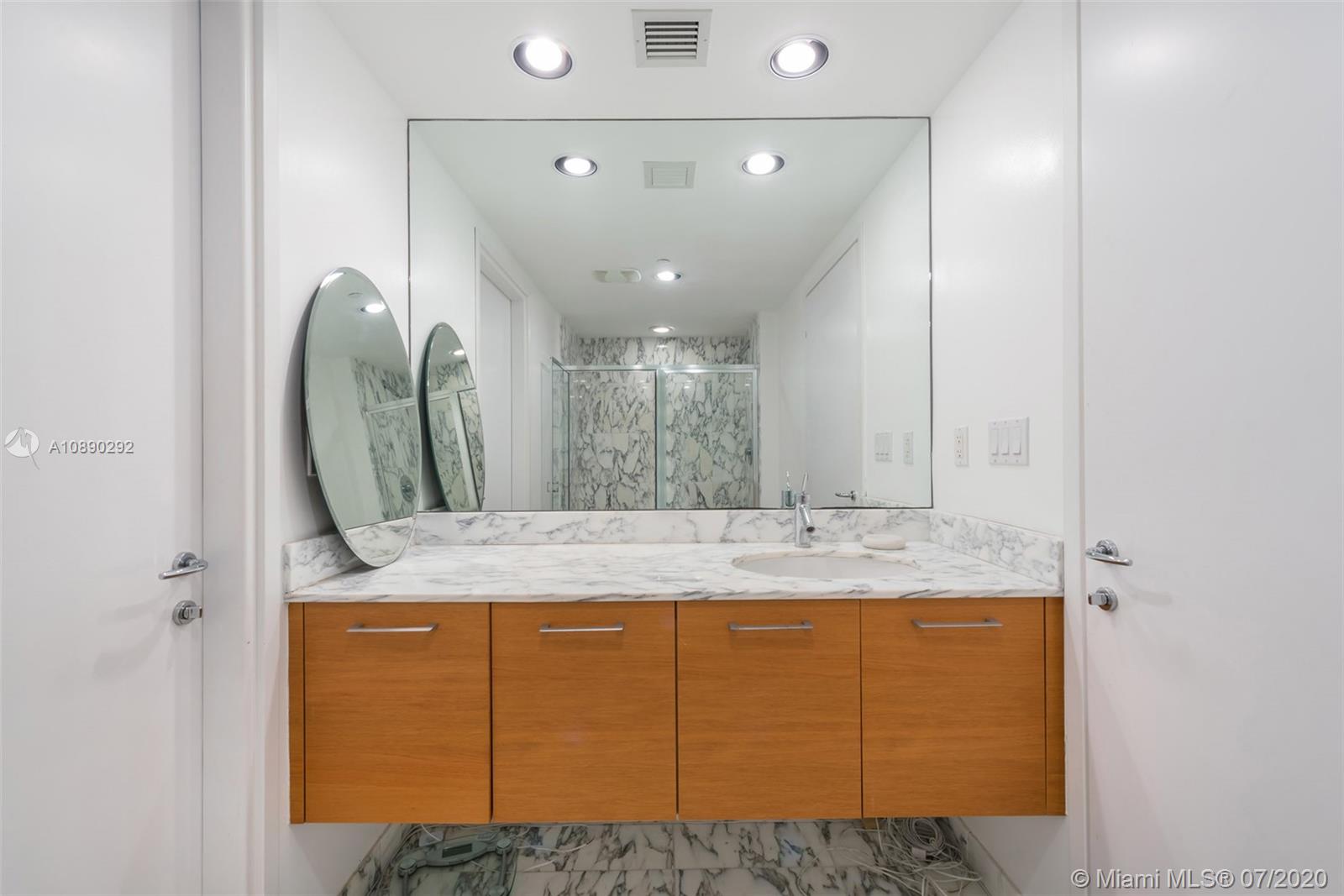 450 Alton Road, Unit 1705 Miami Beach, FL 33139 - Photo 25 of 31