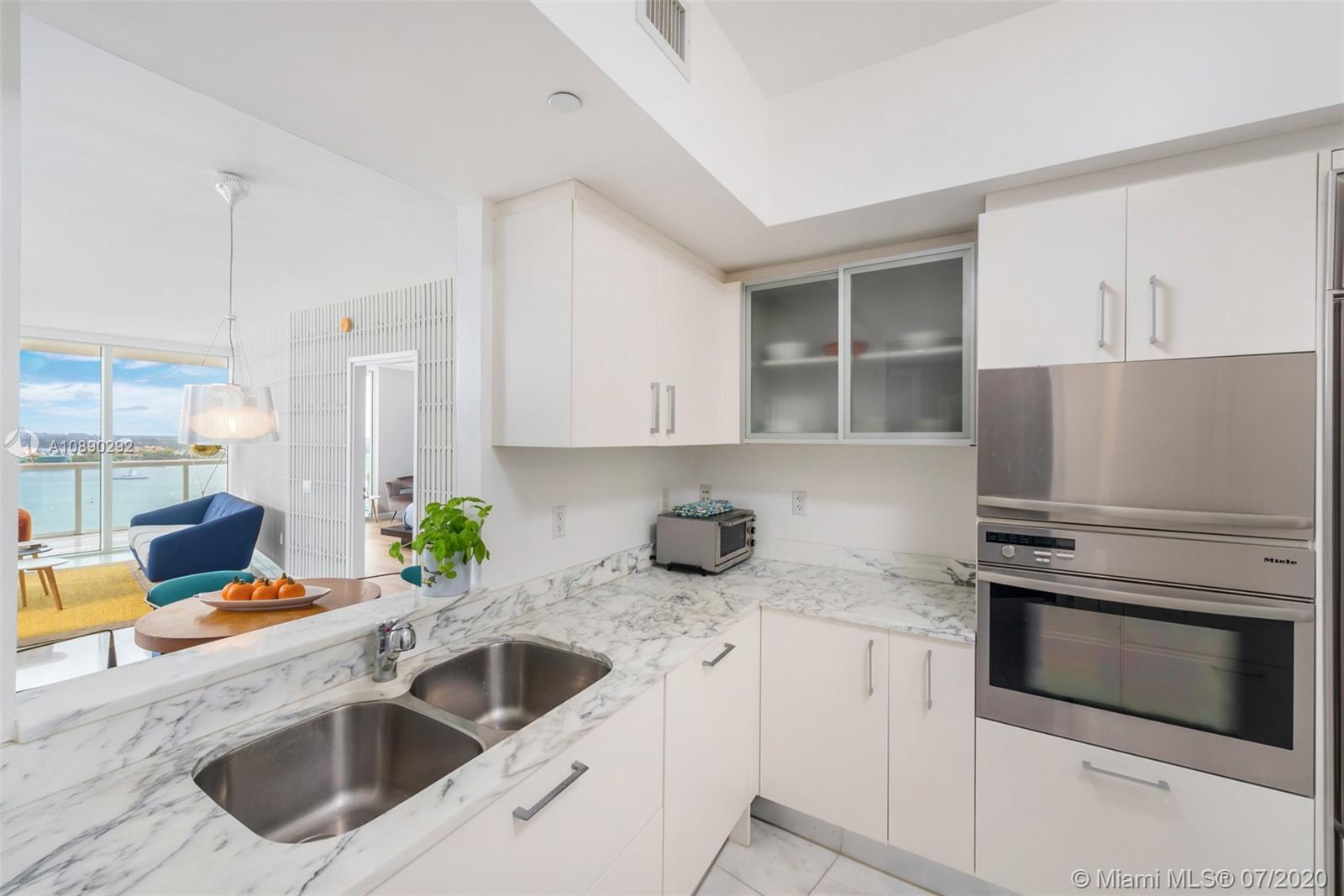 450 Alton Road, Unit 1705 Miami Beach, FL 33139 - Photo 28 of 31