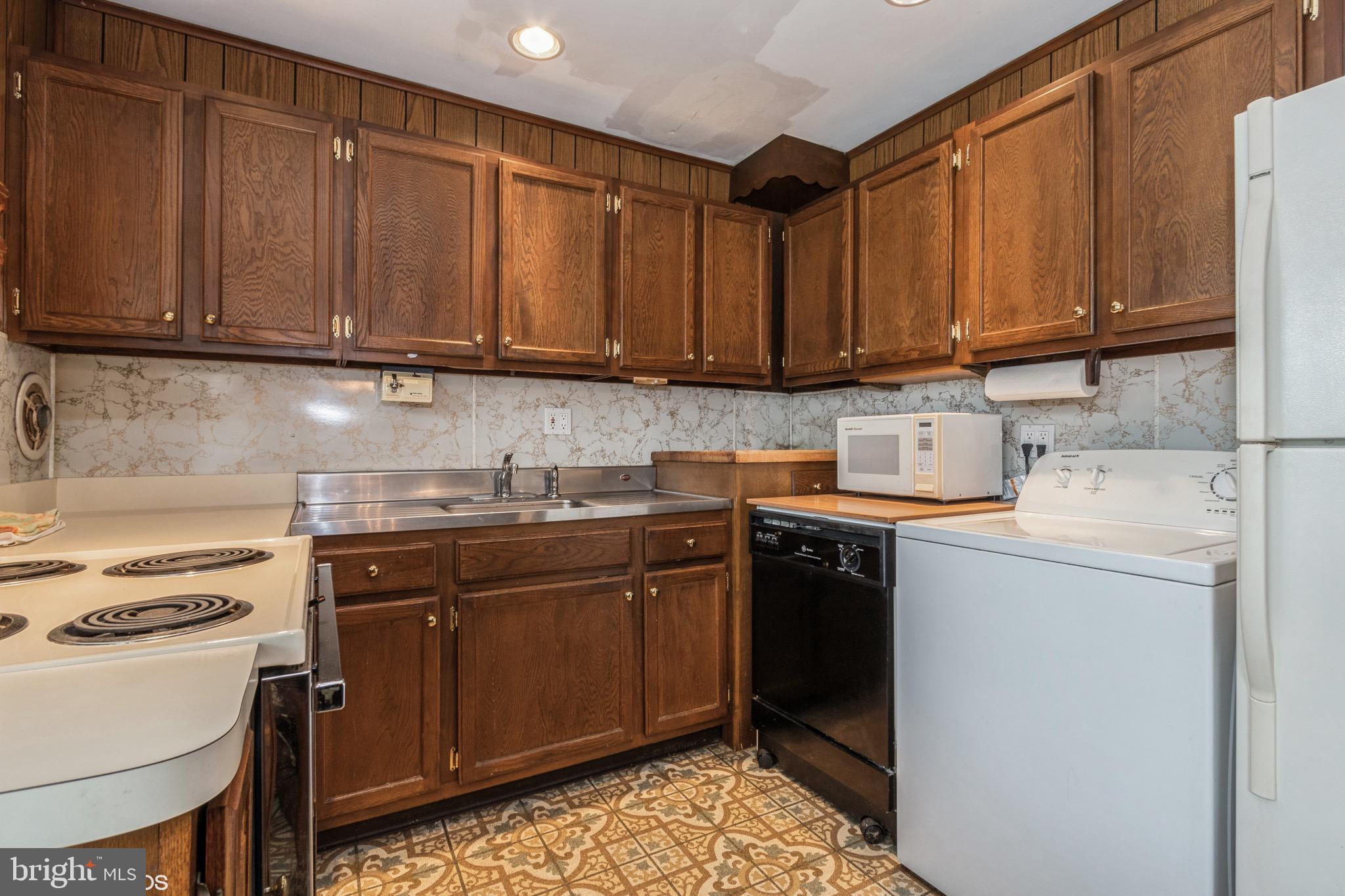 27 Mintleaf Road Levittown, PA 19056 - Photo 8 of 24 Kitchen