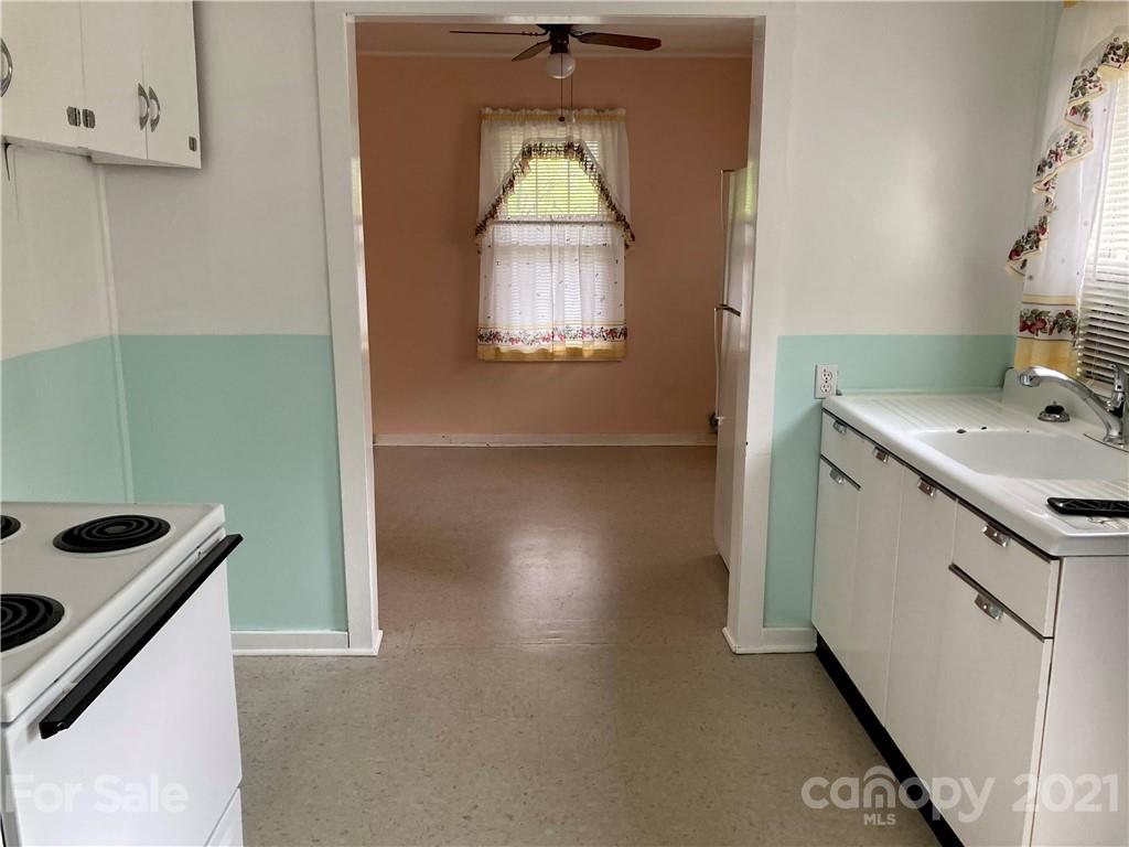 60 Riddle Road Swannanoa, NC 28778 - Photo 19 of 40 Gallery Image 19