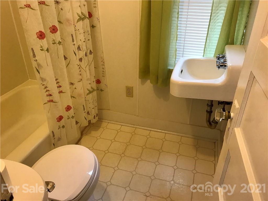 60 Riddle Road Swannanoa, NC 28778 - Photo 32 of 40 Gallery Image 32