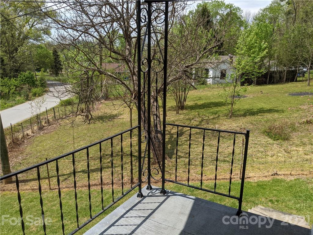 60 Riddle Road Swannanoa, NC 28778 - Photo 5 of 40 Gallery Image 5