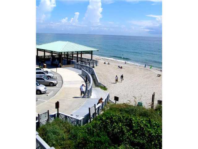 169 Southeast Wavecrest Way Boca Raton, FL 33432 - Photo 19 of 25 a picture of a table and chairs in the patio