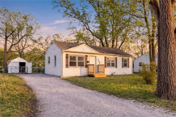 $209,000 | 409 Robie Drive, Belton, MO 64012