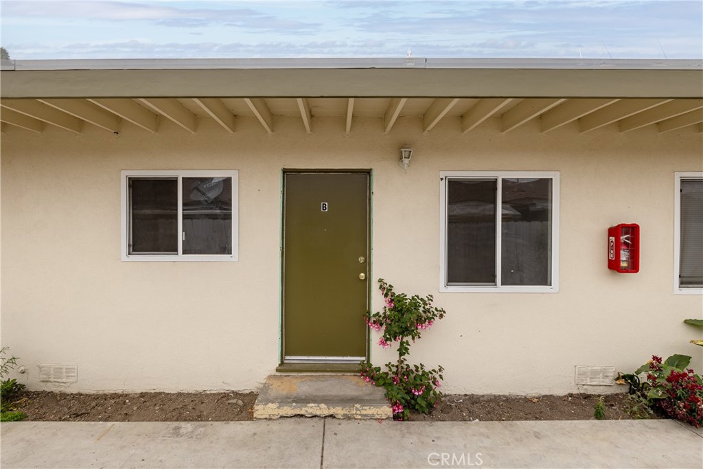 321 North K Street Lompoc, CA 93436 - Photo 12 of 32 a front view of a house