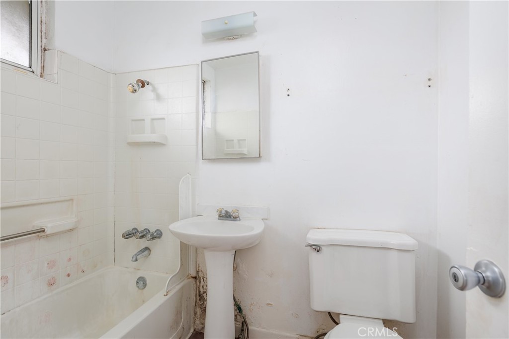 321 North K Street Lompoc, CA 93436 - Photo 21 of 32 a bathroom with a sink toilet and bathtub