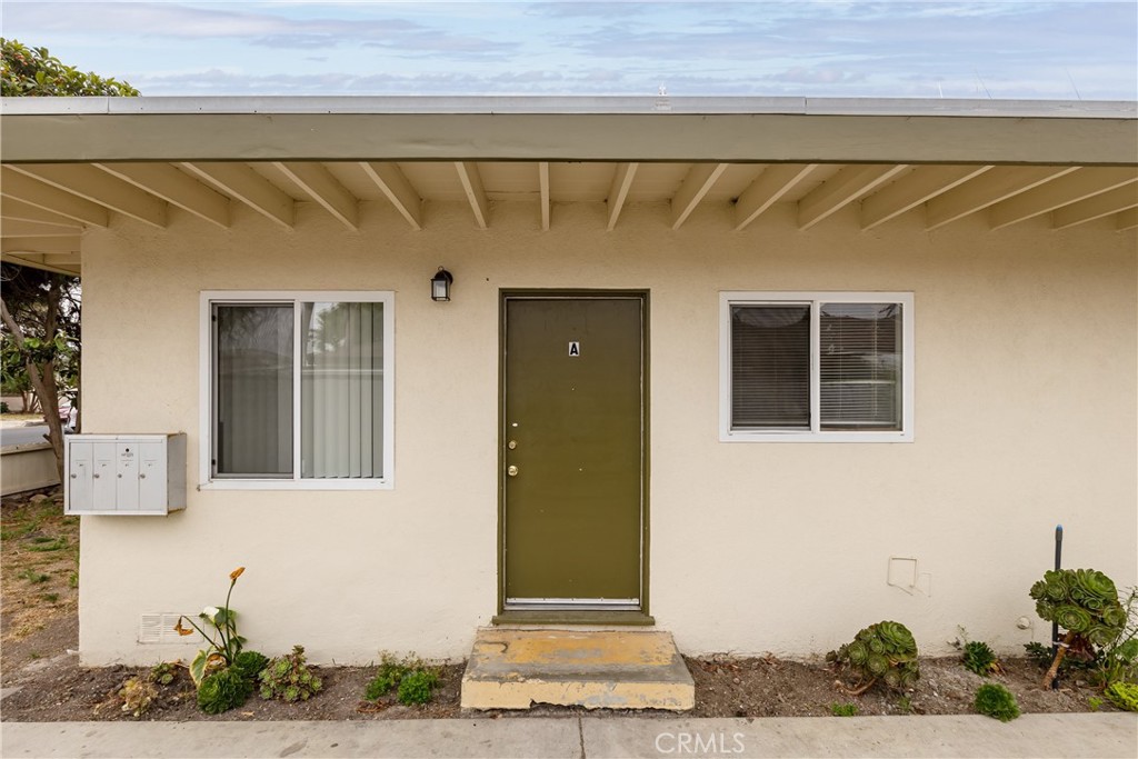 321 North K Street Lompoc, CA 93436 - Photo 5 of 32 a front view of a house