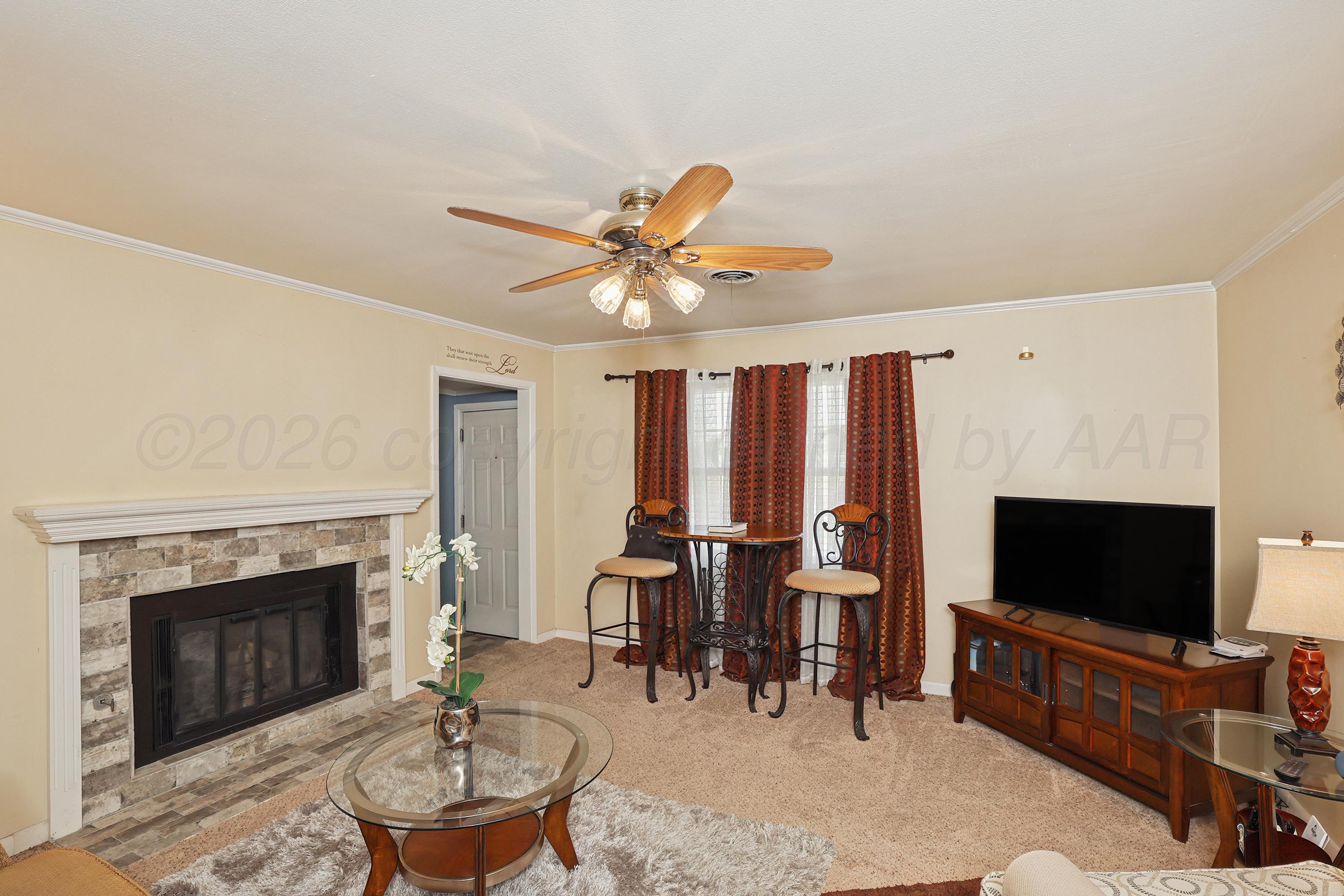 2015 Currie Lane Amarillo, TX 79107 - Photo 2 of 12 7-Living Area