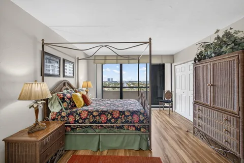 $1,100,000 | 4000 North Ocean Drive, Unit 904, Singer Island, FL 33404